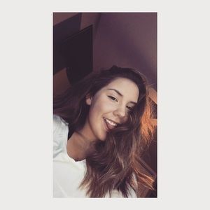 Meet your Posher, Abigail